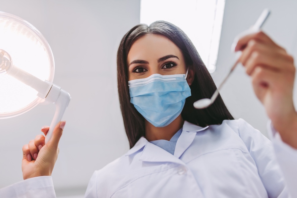 Visual Examination of the mouth by an Orthodontist Visual Examination of the mouth by an Orthodontist
